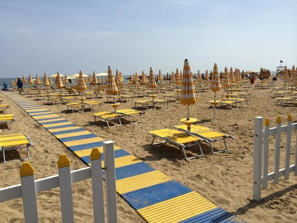 Hotel Al Mare Jesolo 3*,